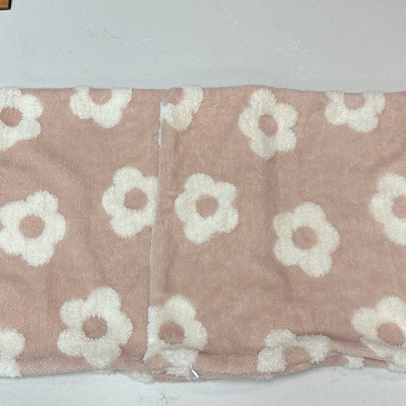 2 Pink Chenille Pillow Covers White Floral Motif 18”x18” - Picture 3 of 7